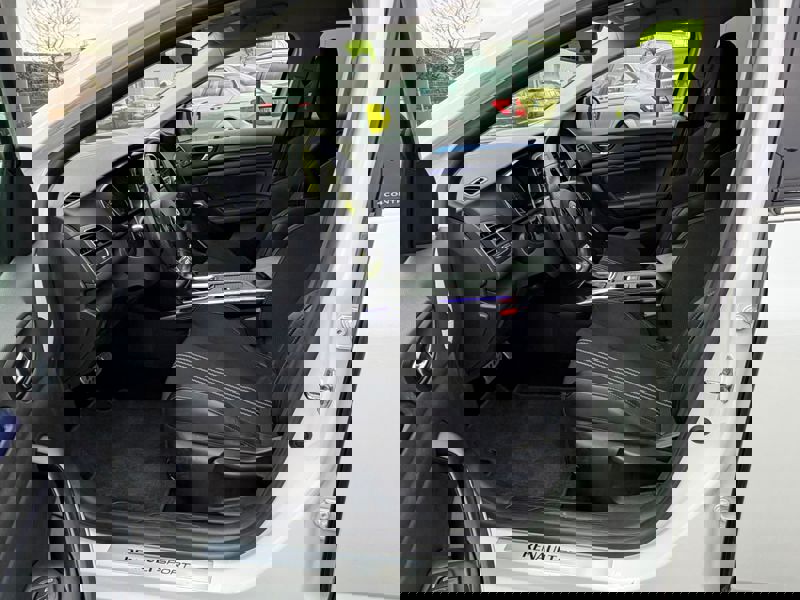 Image Renault MEGANE IV BERLINE 5 PTES. 1.6 TCe 205 GT Full leds GPS Caméra Bose Bluetooth Régul adapt Clim auto Gtie 1 an 